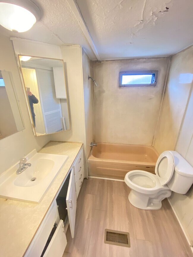 Building Photo - 2bed/1bath trailer in downtown Landis all ...