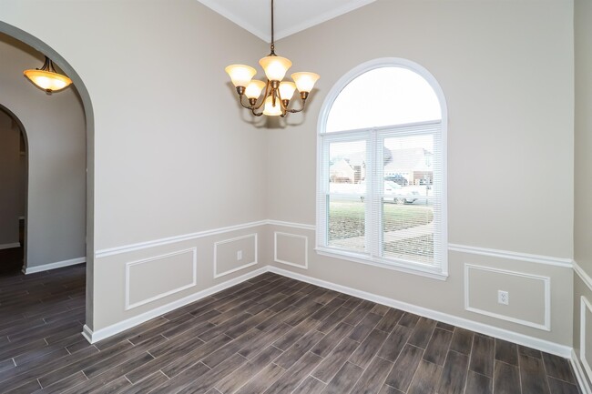 Foto del edificio - 9297 Chimneyrock Blvd.
