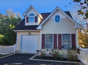 Building Photo - 821 Sound Shore Rd
