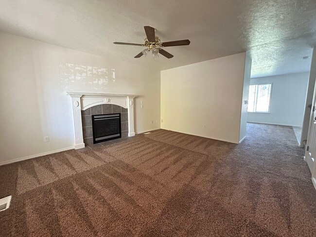 Building Photo - 538 N Meldgold Ave