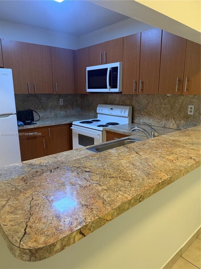 Foto del edificio - 8185 NW 7th St