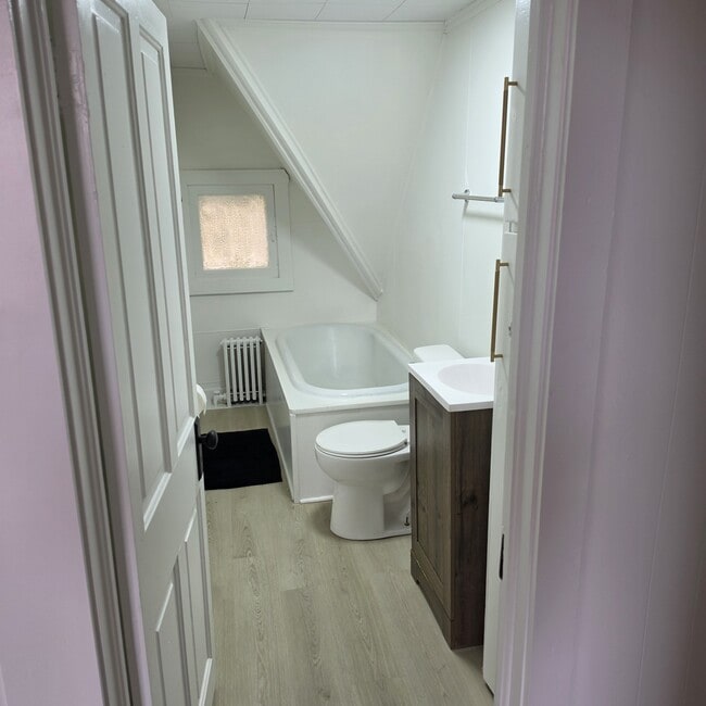 Building Photo - 1017 Putnam St