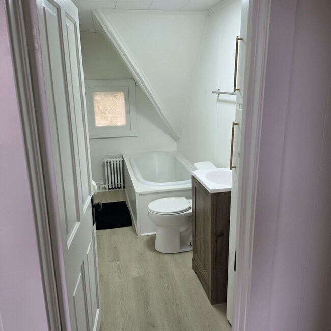 Foto del edificio - 1017 Putnam St