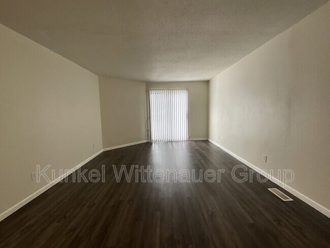 Foto del edificio - 19 Twin Oaks Dr