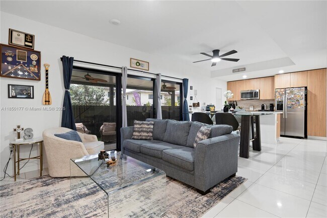 Foto del edificio - 214 NW 13th Ct