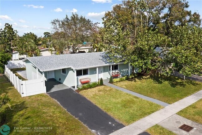 Foto del edificio - 3221 SW 23rd Ct