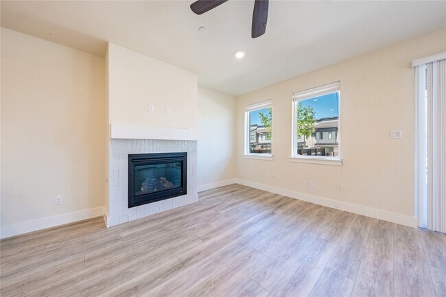 Building Photo - 813 Emerling Dr