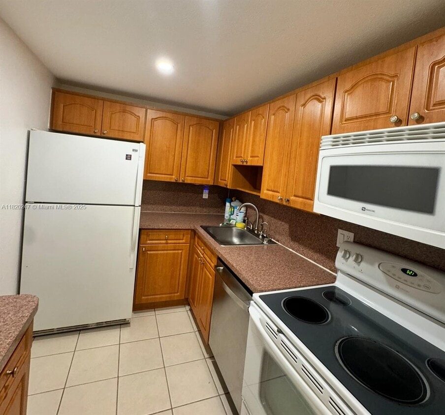 Foto principal - 8501 NW 8th St