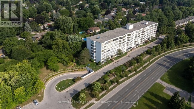 Building Photo - 521-521 Riverside Dr