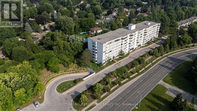 Photo du bâtiment - 521-521 Riverside Dr