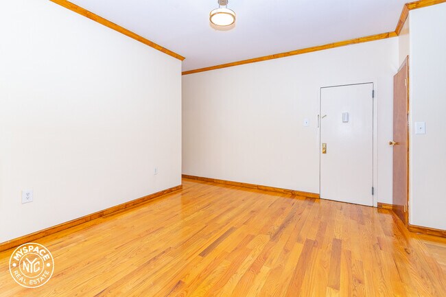 Building Photo - 81 Crooke Ave