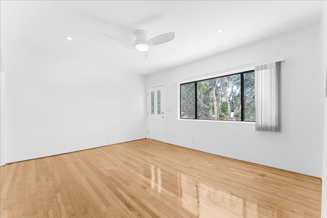 Foto del edificio - 1739 Washington Way