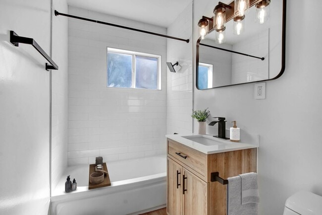 Building Photo - Newly Renovated Studio with Pool in Burbank!