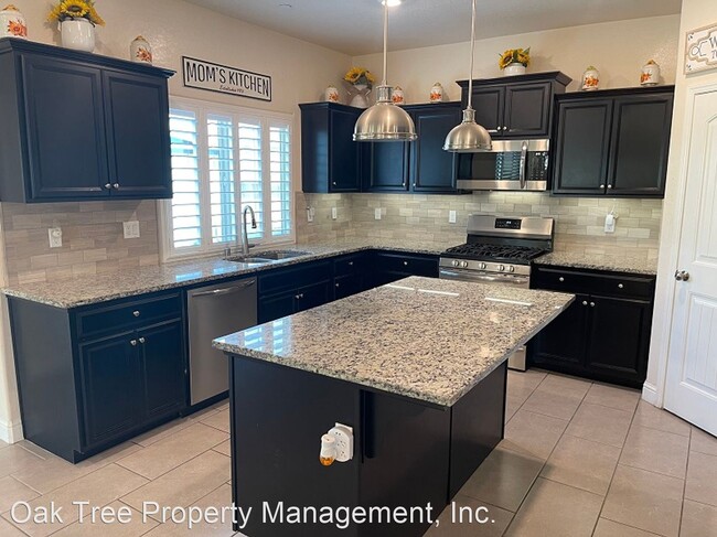Building Photo - 4 br, 2.5 bath House - 6960 E. Fedora Avenue
