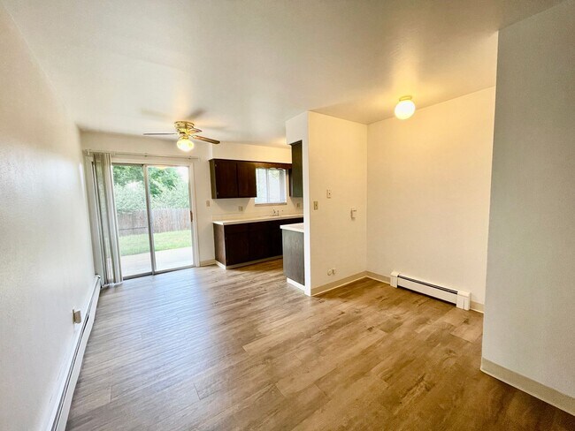 Foto del edificio - 6610-6612 Debra Dr