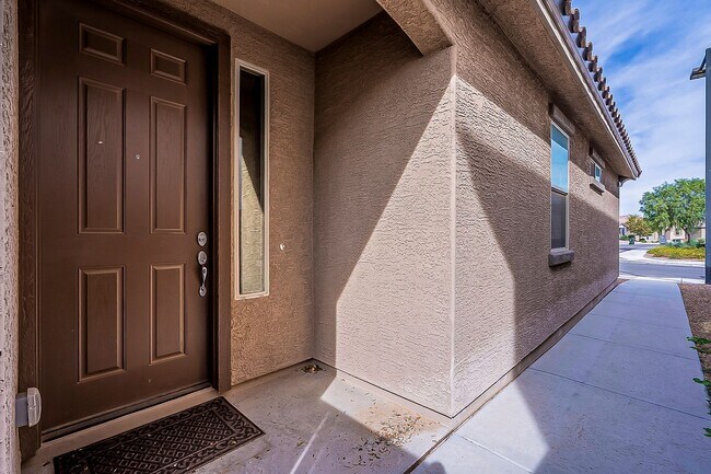 Building Photo - Beautiful 3b 2ba in North Peoria!