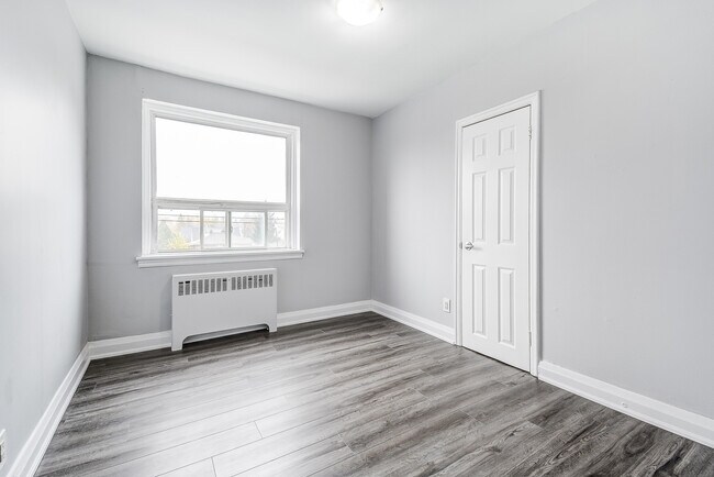 Photo du bâtiment - Beautifully Renovated 2 Bedroom on The Mountain Brow