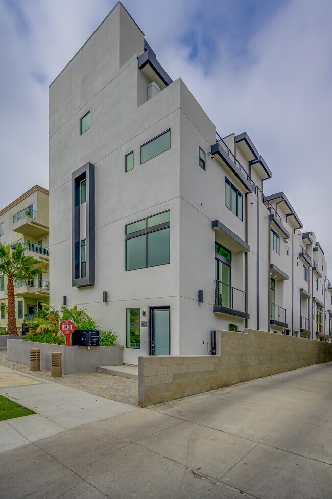 Foto del edificio - 4422 Riley Dr