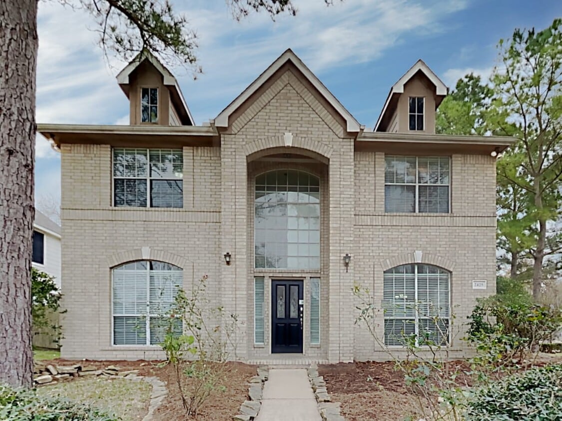 Primary Photo - 2425 Evergreen Dr