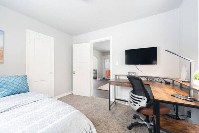 Building Photo - Newly Renovated Milwaukee Retreat - Minute...