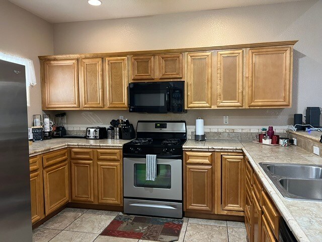 Foto del edificio - 2424 Stonebridge Dr