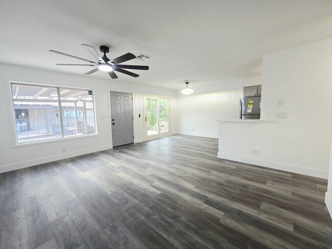 Foto del edificio - Stylish Green Valley Townhome – Upgraded 2 Bed 2 Bath with Private Garage & Covered Deck