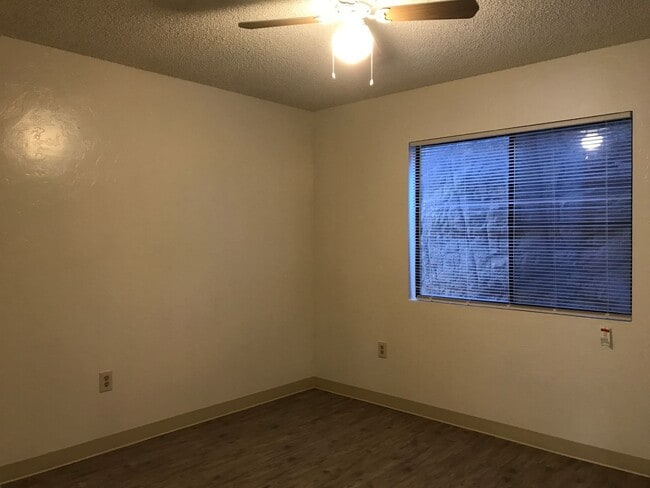 Building Photo - 625 Dameron Dr