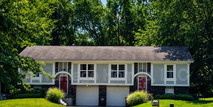 Building Photo - 5814 NW Walnut Ct