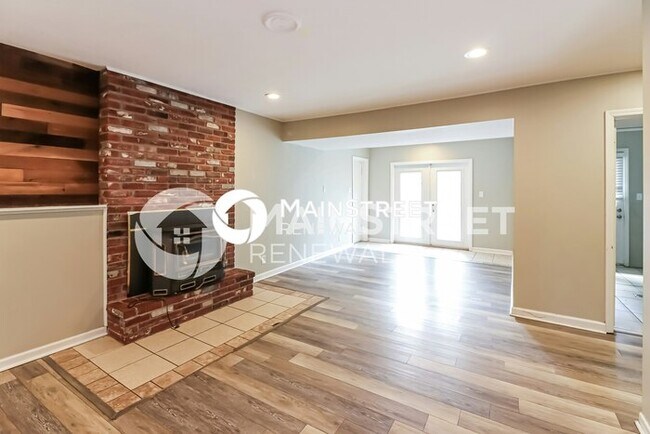 Foto del edificio - 4 Bedroom Pet-Friendly Home in Raytown, MO with Main Street Renewal