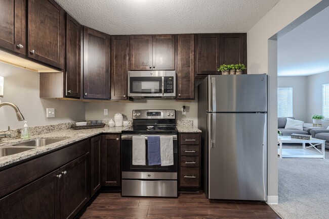 Building Photo - Royal Oaks Apartments