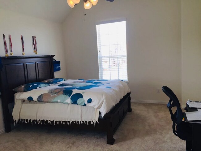 Foto del edificio - 2 story, 4 beds 3.5 baths, Front entry hom...