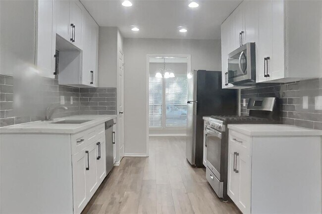 Building Photo - 27 S Brook Pebble Ct