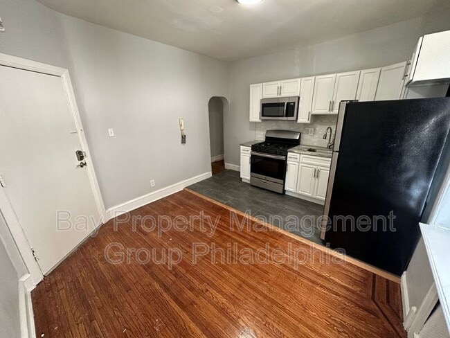 Building Photo - 441 E Walnut Ln