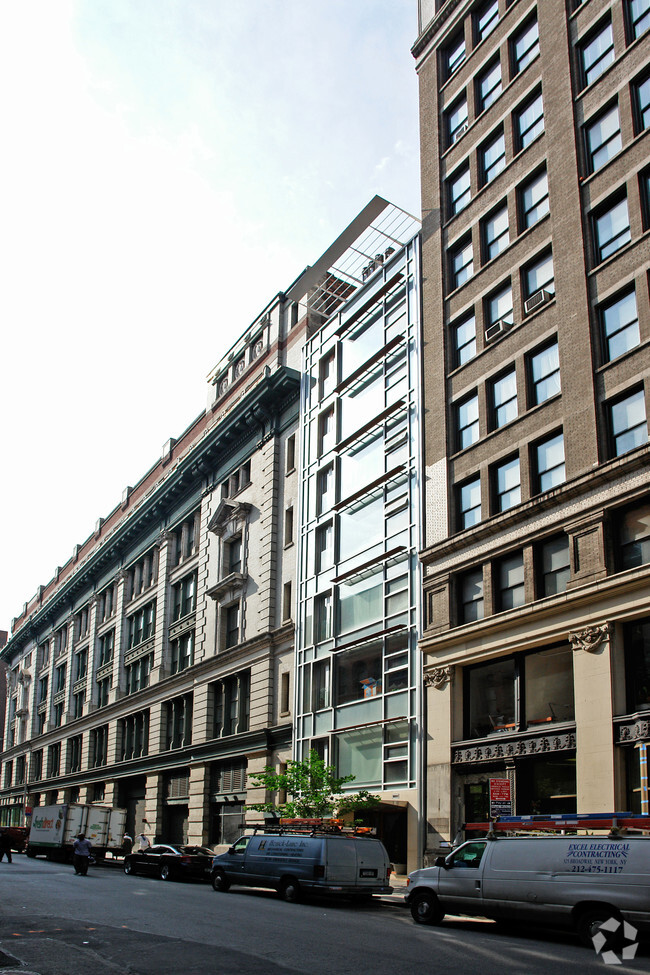 Building Photo - 116 W 22nd St