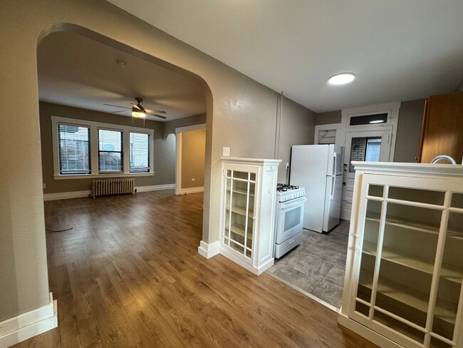 Foto del edificio - 2816 Broadway Ave