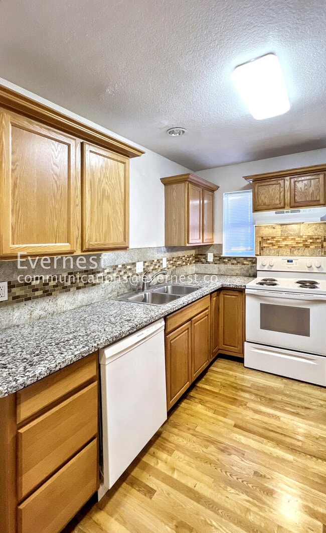 Building Photo - 6147 NE 9th Ave