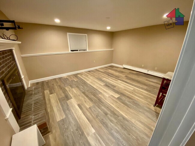 Foto del edificio - 276 Locust Hill Rd