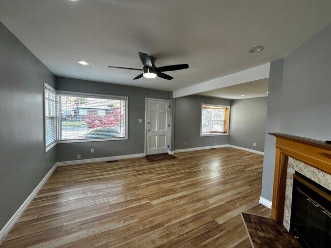 Building Photo - 2019 E Lambourne Ave