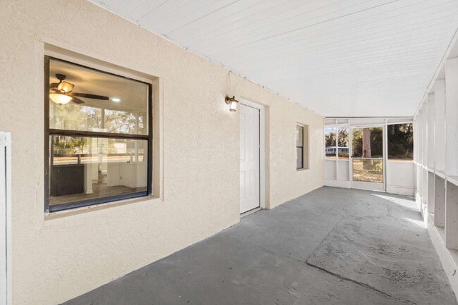 Foto del edificio - Spacious and Affordable 2BR, 1BA Available now in SE!