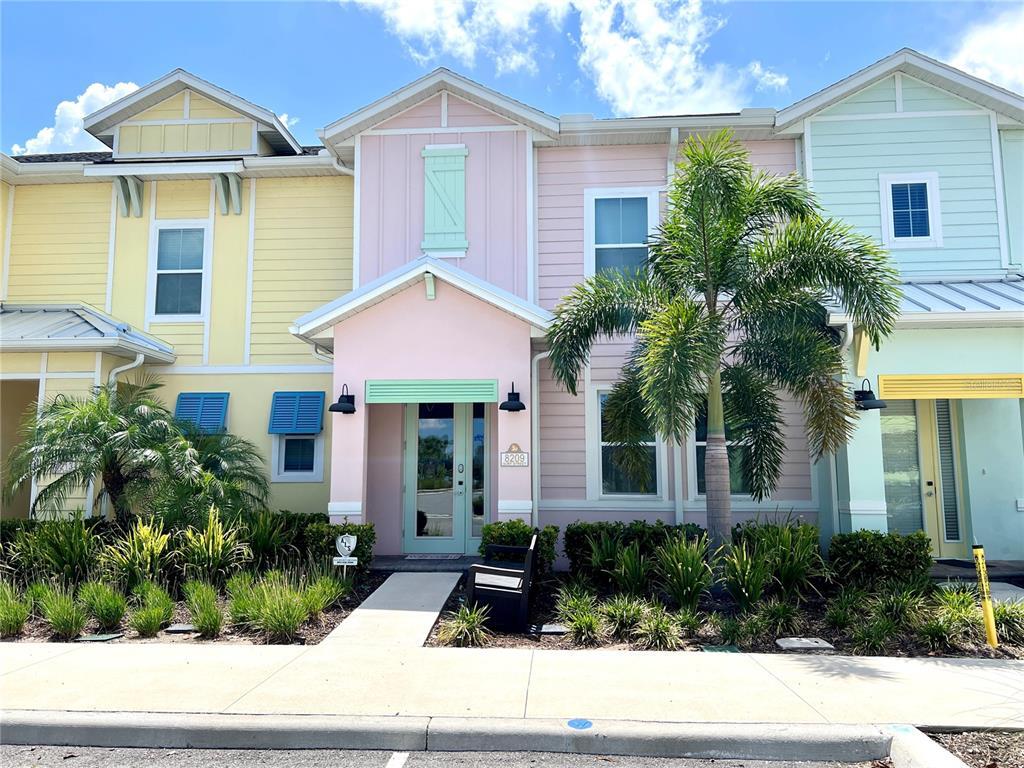 Foto principal - 8209 Surf St