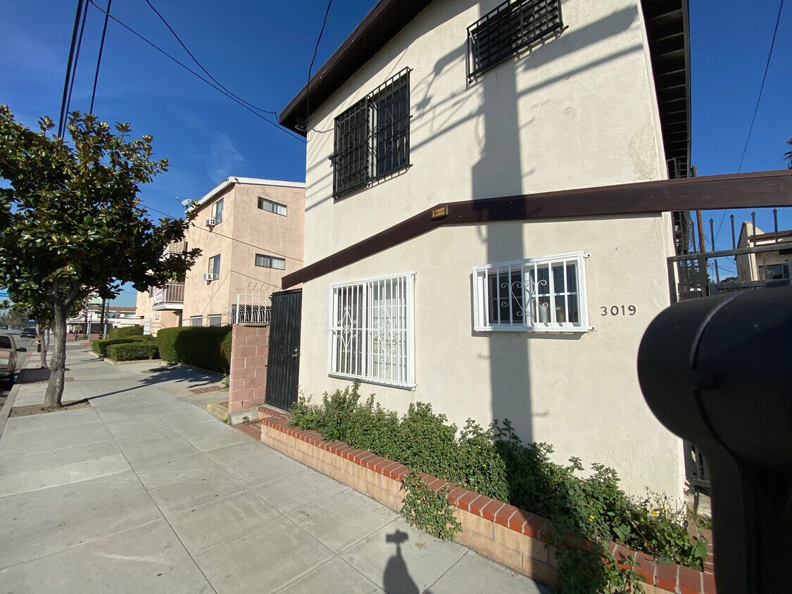 Primary Photo - 3019 E Artesia Blvd