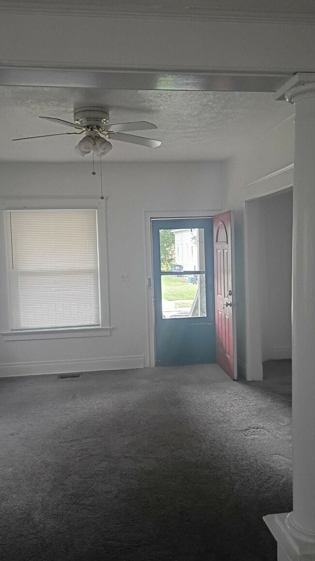 Building Photo - 1122 Pinewood Ave