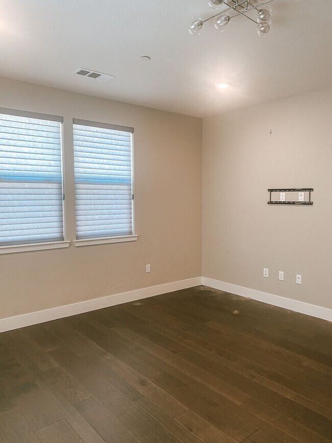 Foto del edificio - Gorgeous Townhouse in Dublin Available January!