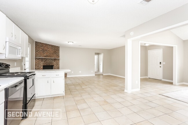 Building Photo - 8027 Sable Woods Dr N