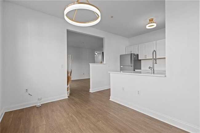 Building Photo - 106 E Mill St