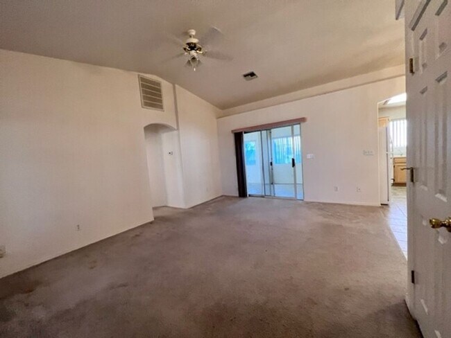 Foto del edificio - Silver Sands Community Home with fenced Yard 2BR plus bonus area