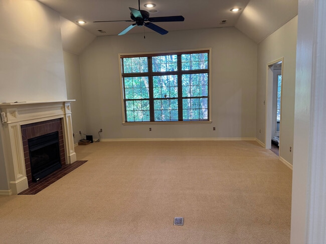 Building Photo - 166 Country Bluff Dr