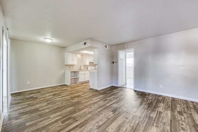 01 Living Room copy.jpg - Hart House Apartments