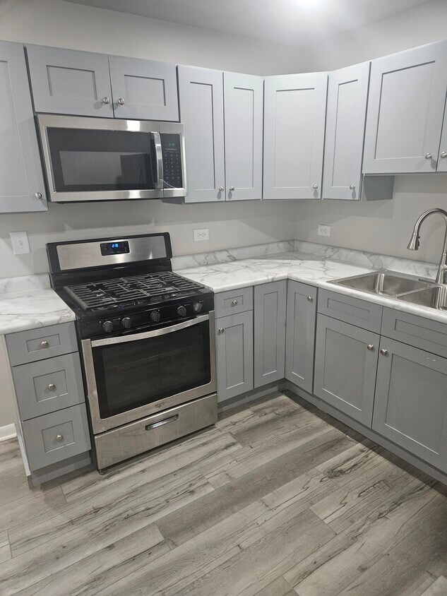 Foto principal - 3257 W Fulton Blvd