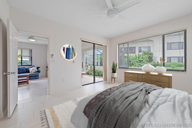 Foto del edificio - 811 Oak Harbour Dr